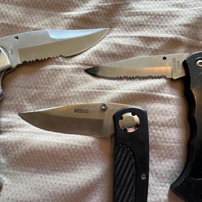 4 FOLDING KNIVES
