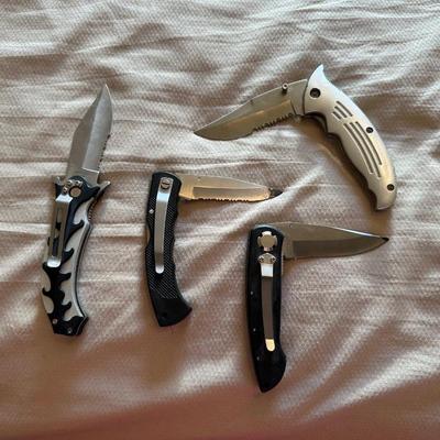 4 FOLDING KNIVES