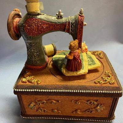 Bears on sewing machine-music Button&Bows