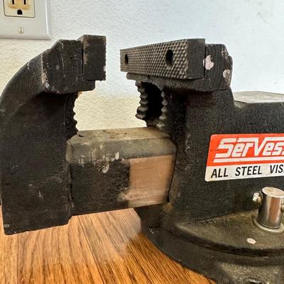 SERVESS ALL STEEL BENCH VISE