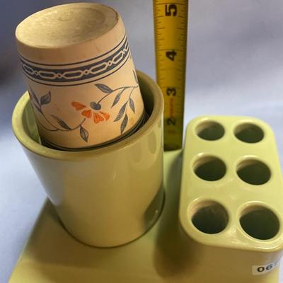 Bathroom/cup toothbrush holder