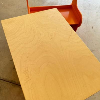 Child Size desk and chair Red/Orange