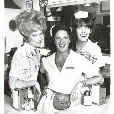 Alices Polly Holliday Signed Photo