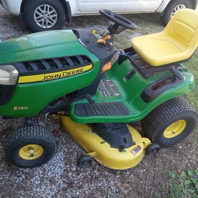 John Deere E140