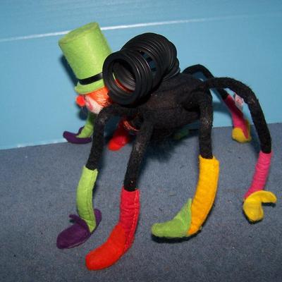 LOT 19 ADORABLE COLLECTABLE ANNALEE HALLOWEEN SPIDER & MOUSE