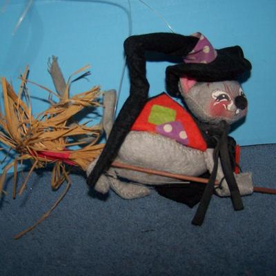 LOT 19 ADORABLE COLLECTABLE ANNALEE HALLOWEEN SPIDER & MOUSE