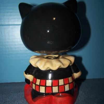LOT 22 GREAT CONTEMPORARY HALLOWEEN FIGURINES