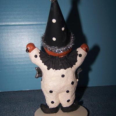 LOT 22 GREAT CONTEMPORARY HALLOWEEN FIGURINES