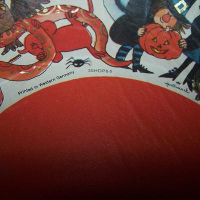 LOT 29 GREAT COLLECTABLE HALLOWEEN CARDBOARD BOWLS