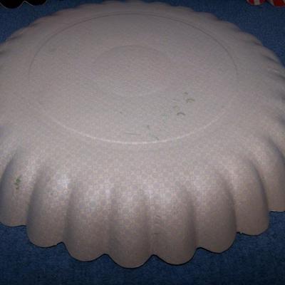 LOT 29 GREAT COLLECTABLE HALLOWEEN CARDBOARD BOWLS