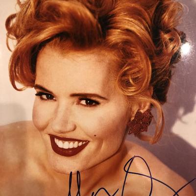 Geena Davis signed photo