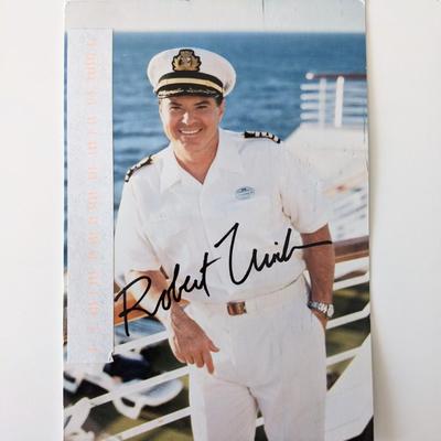 Robert Urich signed postcard