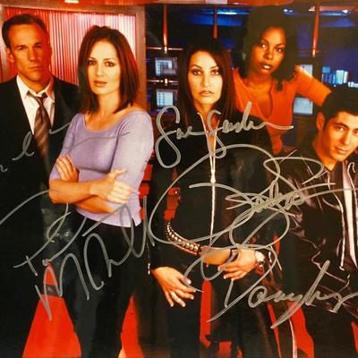 Snoops cast signed photo