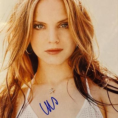 Mena Suvari signed photo