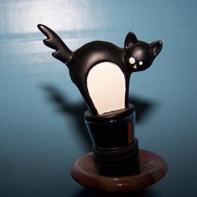 LOT 32 HALLOWEEN PARTY TIME BOTTLE STOPPERS plus