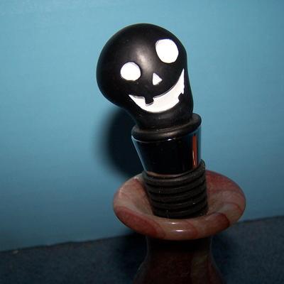 LOT 32 HALLOWEEN PARTY TIME BOTTLE STOPPERS plus