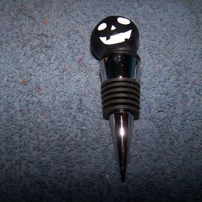 LOT 32 HALLOWEEN PARTY TIME BOTTLE STOPPERS plus