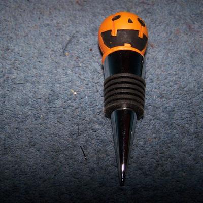 LOT 32 HALLOWEEN PARTY TIME BOTTLE STOPPERS plus