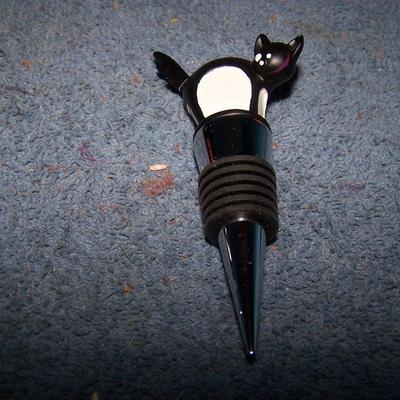 LOT 32 HALLOWEEN PARTY TIME BOTTLE STOPPERS plus