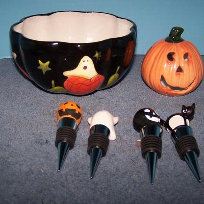 LOT 32 HALLOWEEN PARTY TIME BOTTLE STOPPERS plus