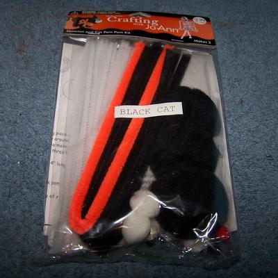 LOT 33 DYI HALLOWEEEN JOANN-2006