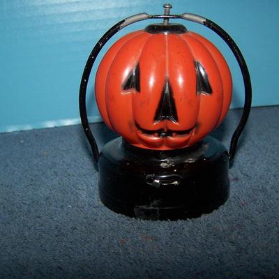 LOT 35 WONDERFUL VINTAGE METAL/GLASS JOL LIGHT/LANTERN