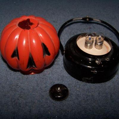 LOT 35 WONDERFUL VINTAGE METAL/GLASS JOL LIGHT/LANTERN