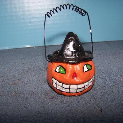 LOT 36 ADORABLE HALLOWEEN ITEMS