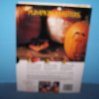 LOT 37 GREAT HALLOWEEN STUFF