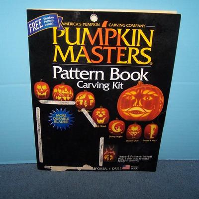 LOT 37 GREAT HALLOWEEN STUFF