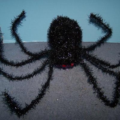 LOT 39 MORE HALLOWEEN DECOR -- SPIDERS/SIGN plus