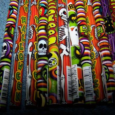 LOT 40 GREAT GEDDES HALLOWEEN UNUSED PENCILS