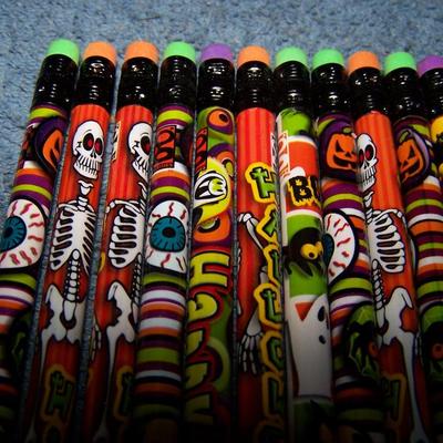 LOT 40 GREAT GEDDES HALLOWEEN UNUSED PENCILS