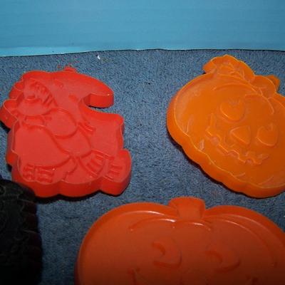 LOT 41 GREAT COLLECTABLE HALLOWEEN HALLMARK COOKIE CUTTERS