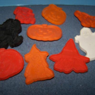 LOT 41 GREAT COLLECTABLE HALLOWEEN HALLMARK COOKIE CUTTERS