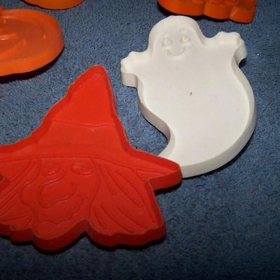 LOT 41 GREAT COLLECTABLE HALLOWEEN HALLMARK COOKIE CUTTERS