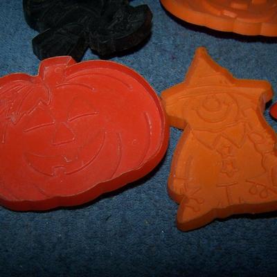 LOT 41 GREAT COLLECTABLE HALLOWEEN HALLMARK COOKIE CUTTERS