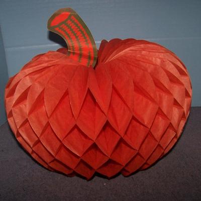 LOT 43 GREAT HALLOWEEN HONEYCOMB PAPER JOL & GHOSTIE