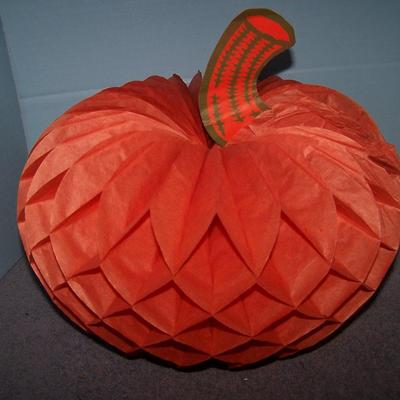 LOT 43 GREAT HALLOWEEN HONEYCOMB PAPER JOL & GHOSTIE
