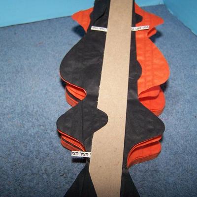 LOT 44 GREAT HALLOWEEN HONEYCOMB PAPER JOL & DECORATION plus SKELETONS