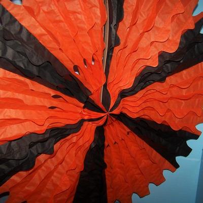 LOT 45 GREAT HALLOWEEN HONEYCOMB PAPER DECOR