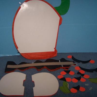 LOT 46 GREAT HALLOWEEN HONEYCOMB PAPER DECOR JOLs & DECORATION