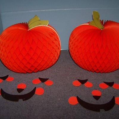 LOT 46 GREAT HALLOWEEN HONEYCOMB PAPER DECOR JOLs & DECORATION