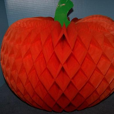 LOT 46 GREAT HALLOWEEN HONEYCOMB PAPER DECOR JOLs & DECORATION