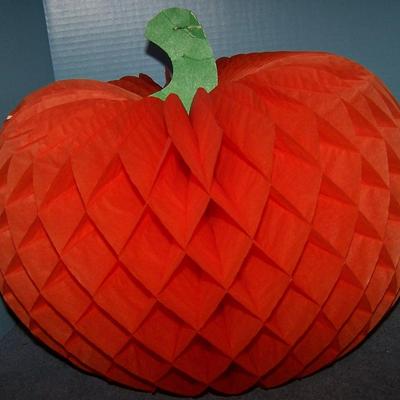 LOT 46 GREAT HALLOWEEN HONEYCOMB PAPER DECOR JOLs & DECORATION