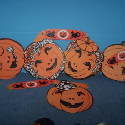 LOT 49 GREAT HALLOWEEN PAPER DECOR--GARLAND/BANNER CAT/SCARECROW/WITCH/SKELETON plus