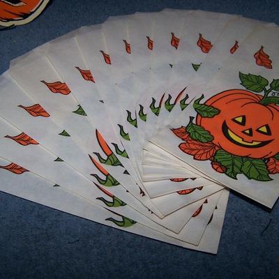 LOT 50 GREAT HALLOWEEN PAPER DECOR--GARLANDS/TREAT BAGS