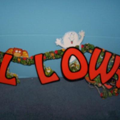 LOT 50 GREAT HALLOWEEN PAPER DECOR--GARLANDS/TREAT BAGS
