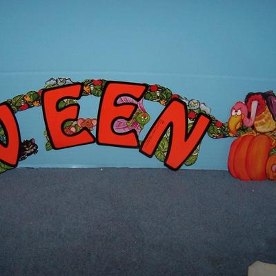 LOT 50 GREAT HALLOWEEN PAPER DECOR--GARLANDS/TREAT BAGS