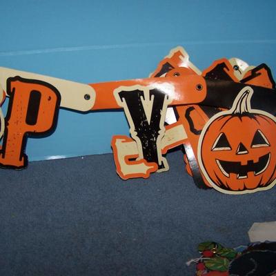LOT 50 GREAT HALLOWEEN PAPER DECOR--GARLANDS/TREAT BAGS